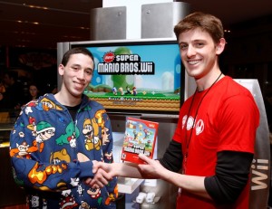 mario_bros_wii_launch-10