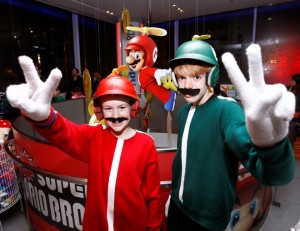 mario_bros_wii_launch-6